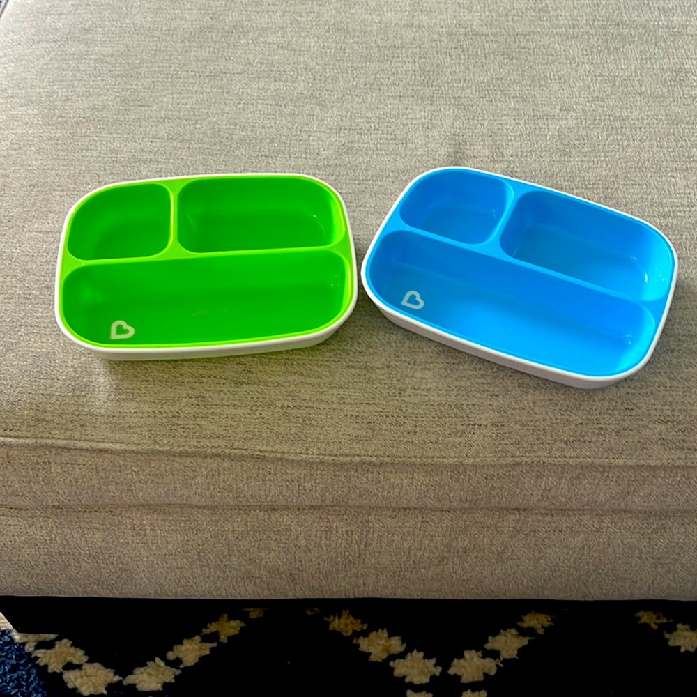 Munchkin toddler plates & cups (2)